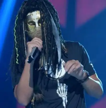 图蒙面歌王流浪者照片展示流浪者身份引猜测