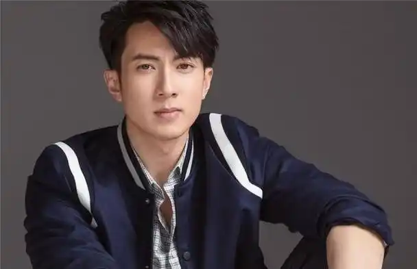 吴尊自曝近照网友惊呼这是偶像还是小强