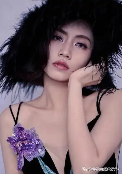 有网友表示,刘惜君的颜值并不算惊艳,身材也并非完美无瑕,认为这组