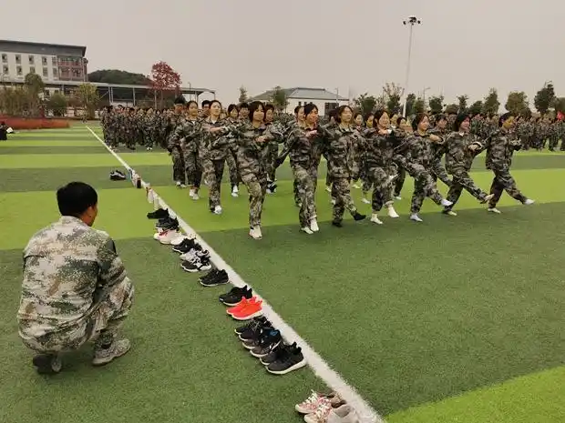 赤脚上阵——记幅度训练-三排- 常州第五中学