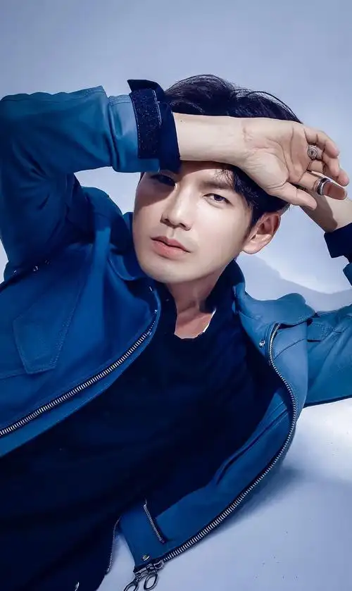 钟汉良最新时尚写真尽显射手座特性多种风格信手拈来完美驾驭