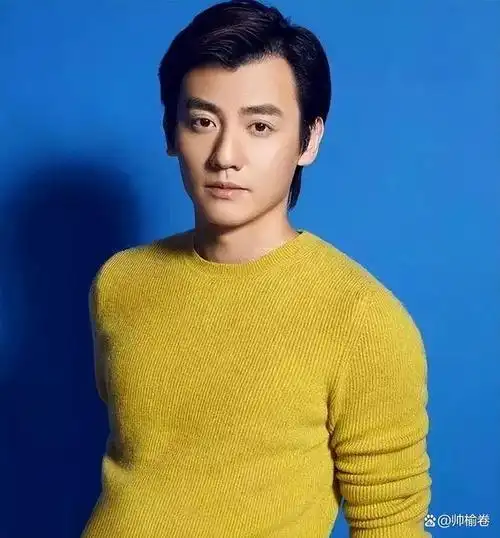 他,18岁进入演员行业,在圈内发展了近三十年,妥妥的实力派男演员.