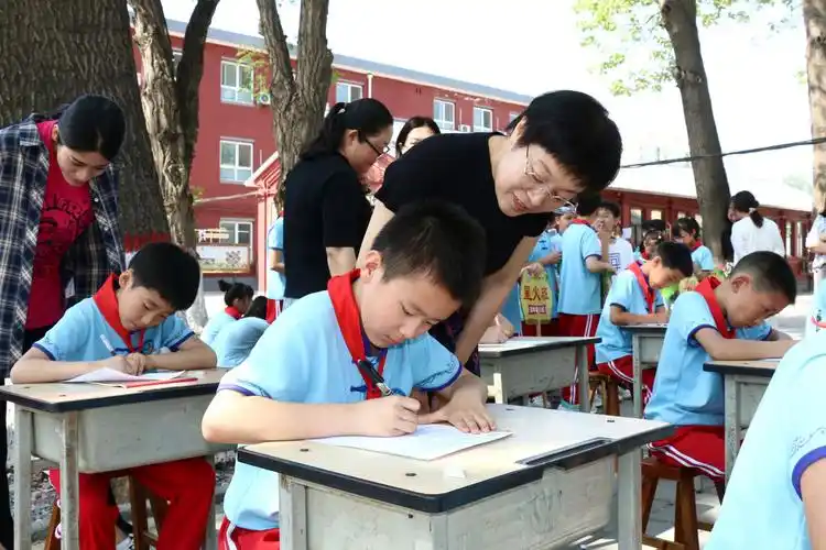 河北定兴:墨香润童心 笔尖出风采