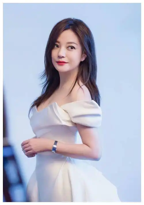 又传婚变?弃同居3年的百亿富豪,嫁给二婚黄有龙,赵薇曝出新况