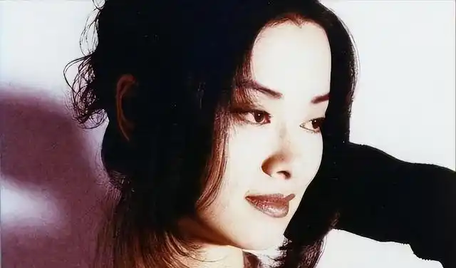 从纺织工到星光璀璨的大明星,真实的毛阿敏,颠覆了我的认知