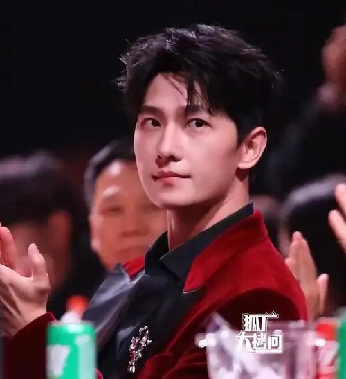 王楚钦被这一推,娱乐圈的世态炎凉,在杨洋身上体现得淋漓尽致