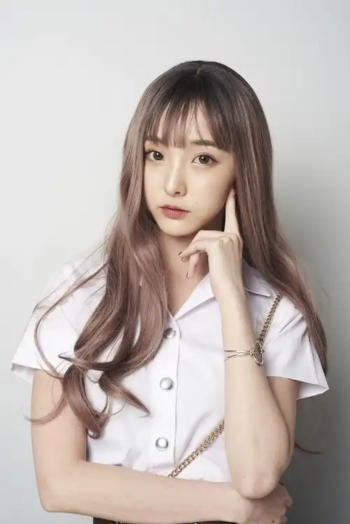 p data-id="gocmjolb3a">郑乃馨(nene),本名