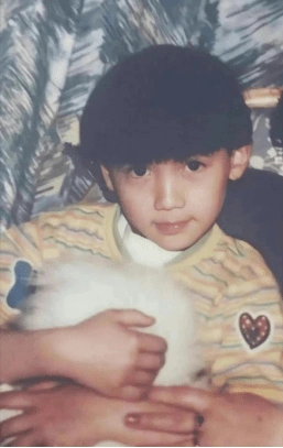 雷佳音雷佳音小时候真的好清秀!怎么长大了头反而变大了哈哈哈!