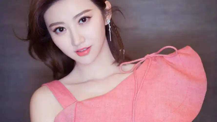 内地明星景甜明星风尚壁纸6