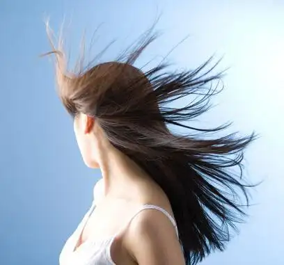 冬天头发毛躁怎么办13招还你柔顺秀发