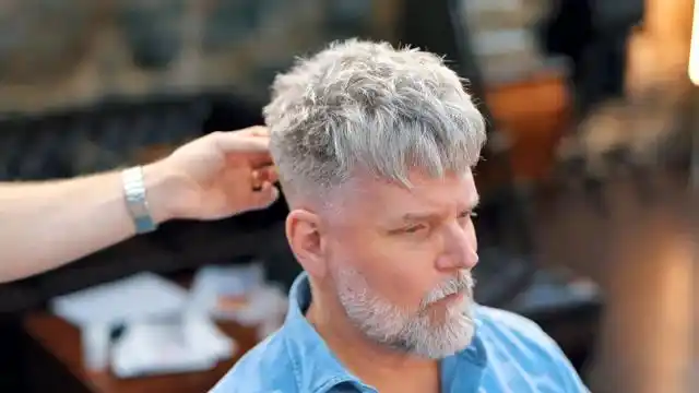 头发花白大叔,发型一番修剪,帅到就像换个人