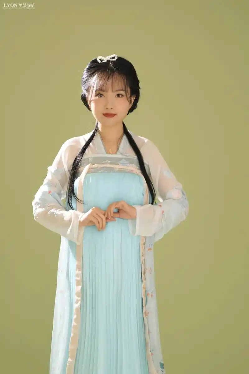 国风古韵 #原来穿上古装也可以这么美 #汉服小 - 抖音