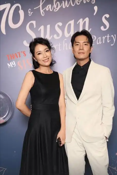 当杨千嬅,丁子高和婆婆同框,婆婆身材保养好,45岁老公好似25岁