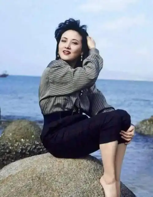 邓婕前夫离婚39年后身家上亿再谈邓婕坦言这是她自作自受