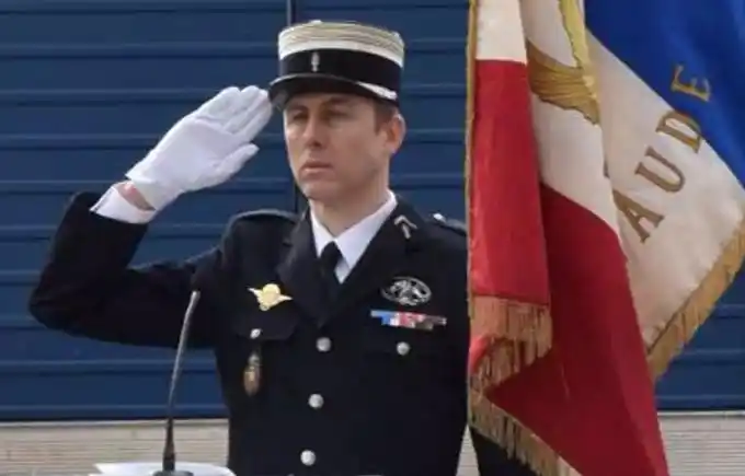 法国警察舍身换人质殉职 有人网上称"死得好"被捕