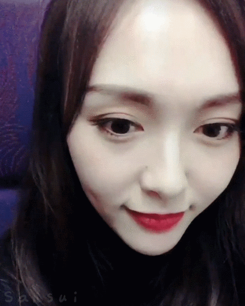 [唐嫣][新闻]171015 自拍福利到!唐嫣卖萌扭头杀