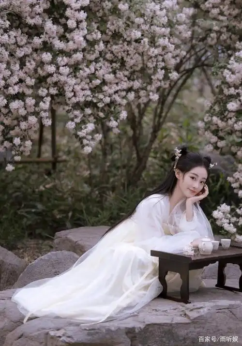 祝绪丹古风写真宛如仙女下凡,网友表示,希望古装造型可以半永久