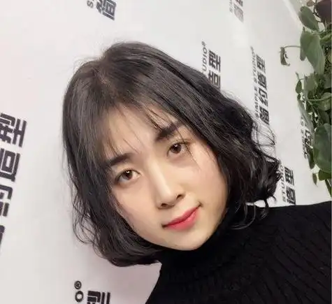 40岁圆脸女士合适短发吗 其实短发这样烫瘦脸还显气质 - 短发发型