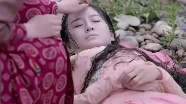 烈火如歌:莹衣终于下线,双手被绑溺水身亡,这个死法太惨了