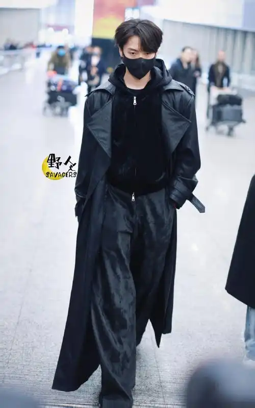 肖宇梁超话#肖宇梁时装周造型##肖宇梁人间手办#腿,大长腿野人看到