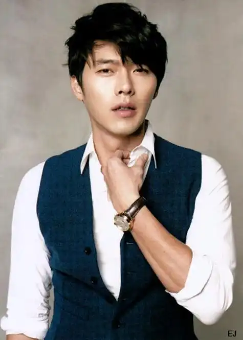 他的前女友是宋慧乔,大家都很熟悉了,因为太阳的后裔,那个女神,但是