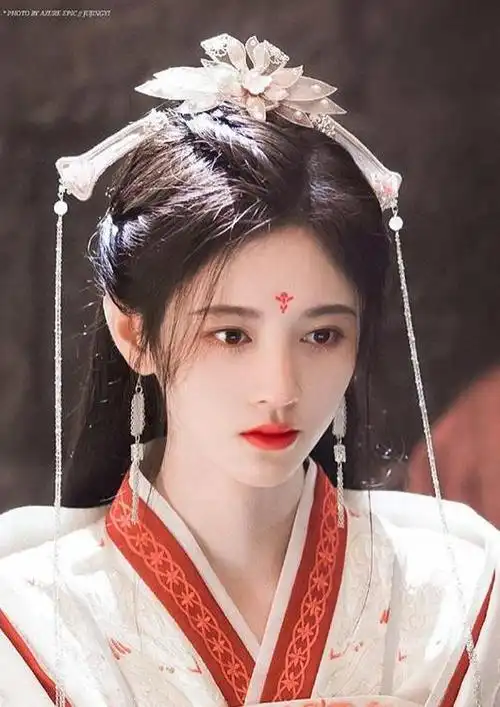 赵丽颖惊艳古装照片,外国人评选最美「古装女神」,赵丽颖才第九,白鹿