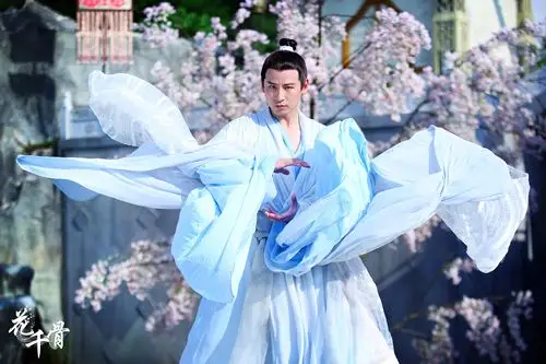 《花千骨》黑衣人引热议 钱泳辰身份成迷