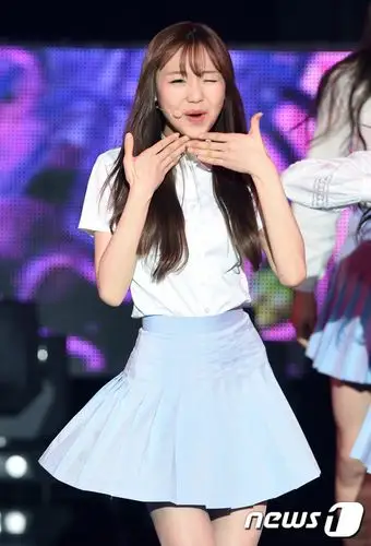 韩女团exid回归舞台 hani大跳开腿舞性感爆表【组图】 (23)