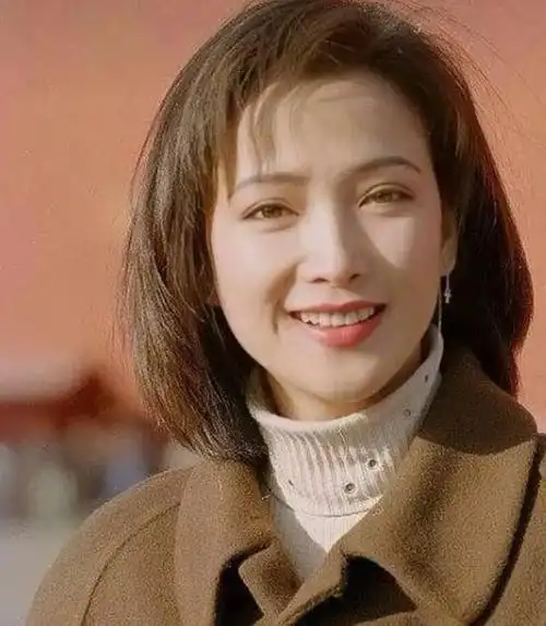 演员何晴,有过一段婚姻,42岁嫁廖京生终获幸福