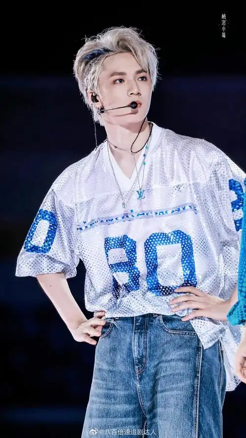 刘耀文这套舞台妆造真的封神了银发好