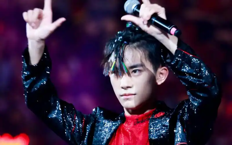 【千骑士团】88易燃装置舞蹈秀 易烊千玺双视角focus