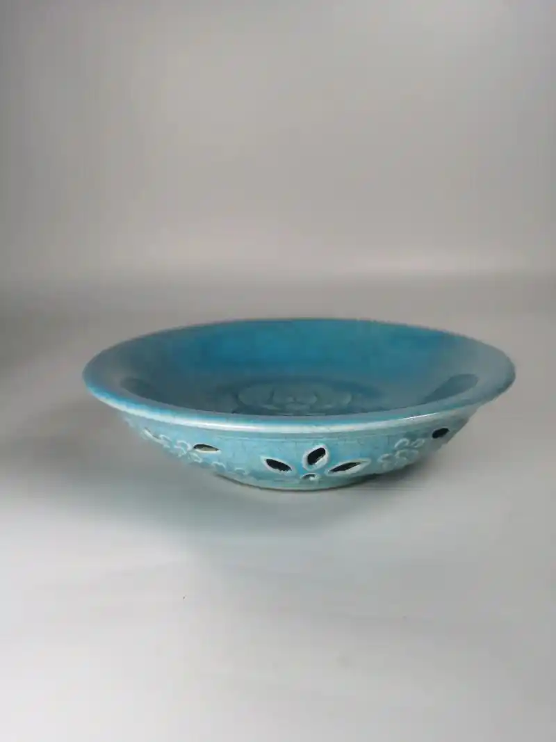 五代柴窑柴世宗款镂空碗,釉面亮丽如新莹润如玉. - 抖音