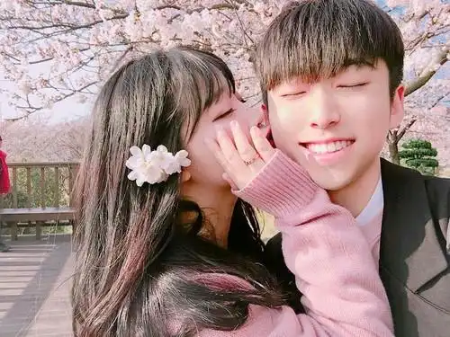 撒娇女人最好命~4个男生最爱女生用的撒娇方法,就靠这几招勾住男生的