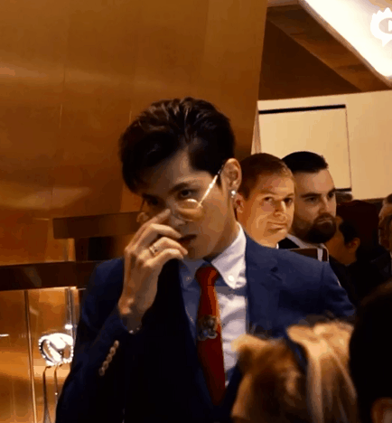 吴亦凡# 论斯文败类,霸道总裁的打开方式.