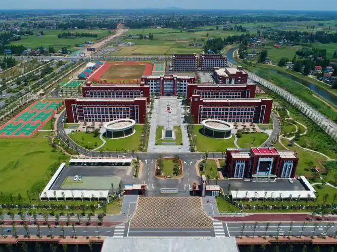 学校航拍全景图