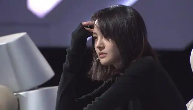 郑爽失控发火挂热搜让人心疼,节目组该背锅