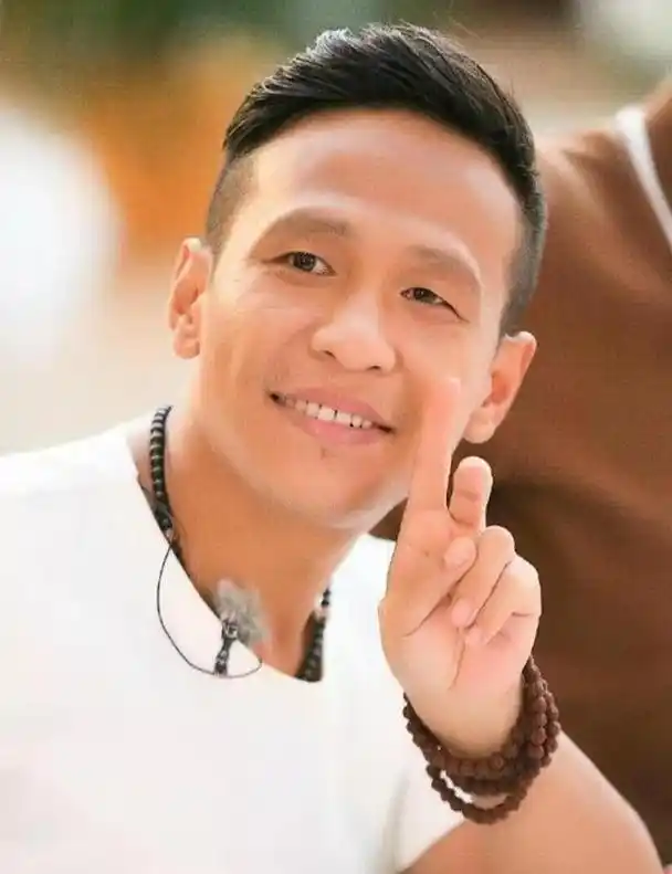 宋小宝近况曝光,唱歌舞台显简陋?和林志玲再携手排小品