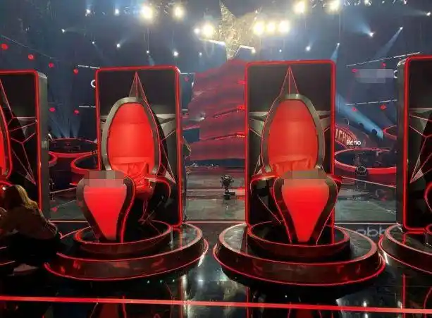 不负众望中国好声音椅子终于坏了那英拍了3次都没转身