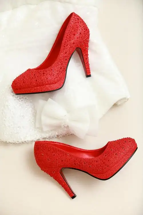 婚鞋红色女鞋新娘鞋 水钻婚鞋 水钻高跟防水台结婚鞋单鞋女鞋代发图片