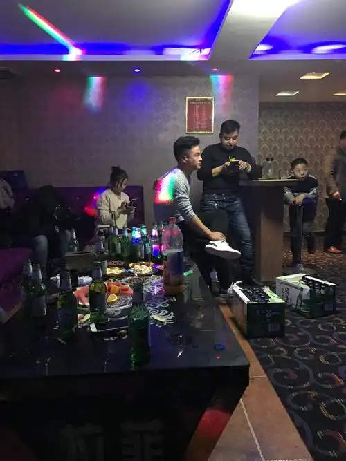 2017年 时至而立之年,回老家陪同父母过生日,恰逢同学聚会幸福快乐的