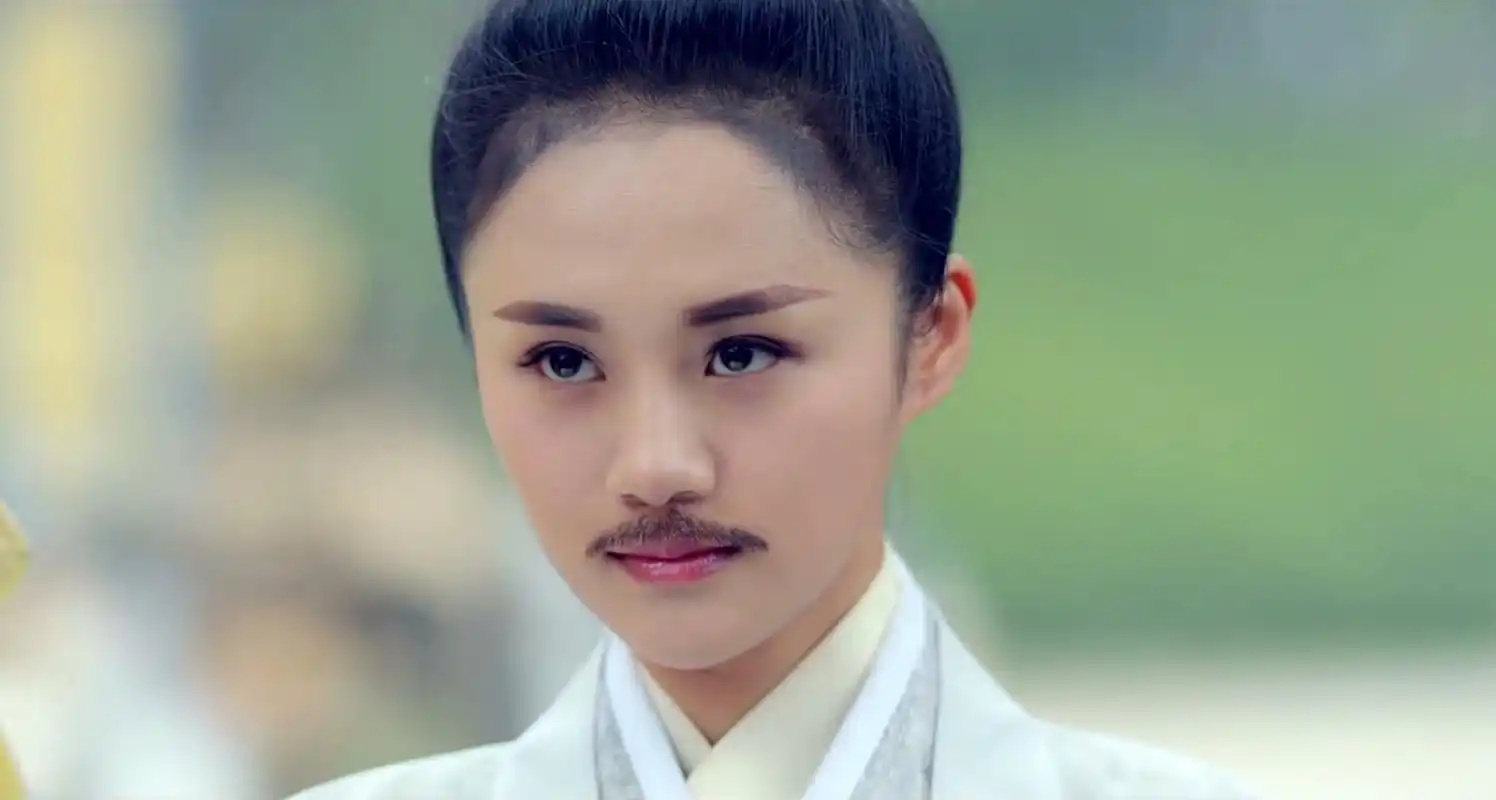 女星女扮男装,前四位一看就露馅,图五没人想到她是女的!