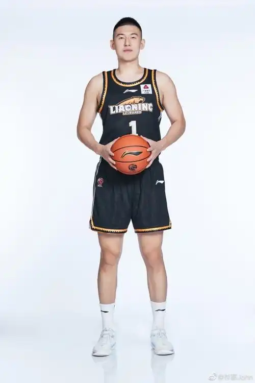 [图文]付豪更博晒定妆照:希望能和辽篮一起迎接新赛季的挑战和困难
