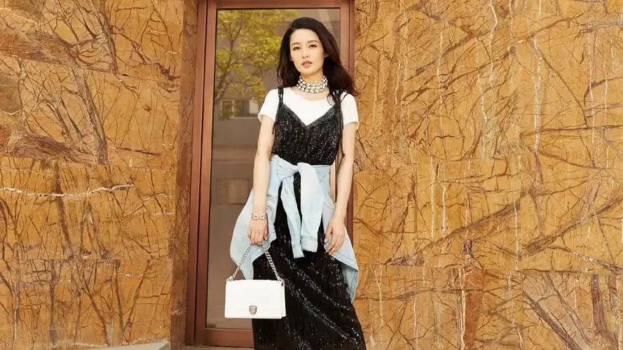 李沁演员清新美女明星明星风尚壁纸4