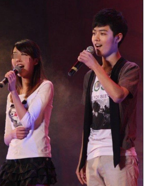 谁说肖战大学时期不好看?最后一张笑容太温暖了!_腾讯新闻