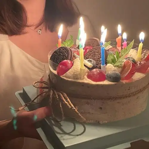 帮姐妹拍的生日蛋糕照发哪张