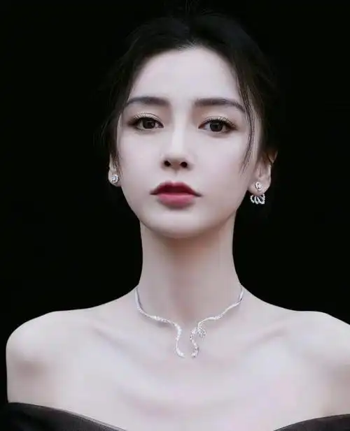 落寞了!杨颖参加亲子活动满身大牌,穿衣时髦却遭学生家长无视