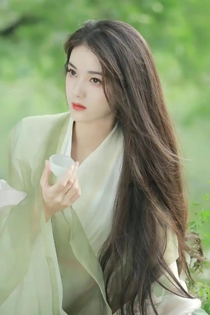 女生真的太适合穿汉服啦!#仙气十足 #春夏少女汉服 - 抖音