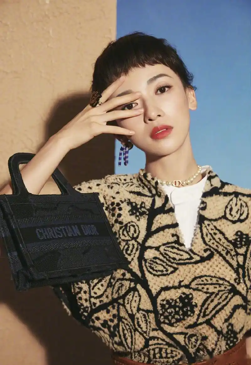 吴谨言短发造型真好看.