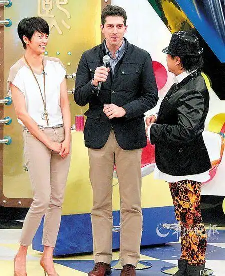 梁咏琪老公"入赘"香港 婚后半年"妇唱夫随"::湘湖娱乐