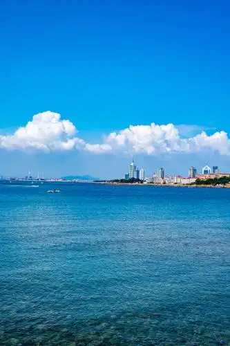 中国山东青岛八大关海边海滩景观